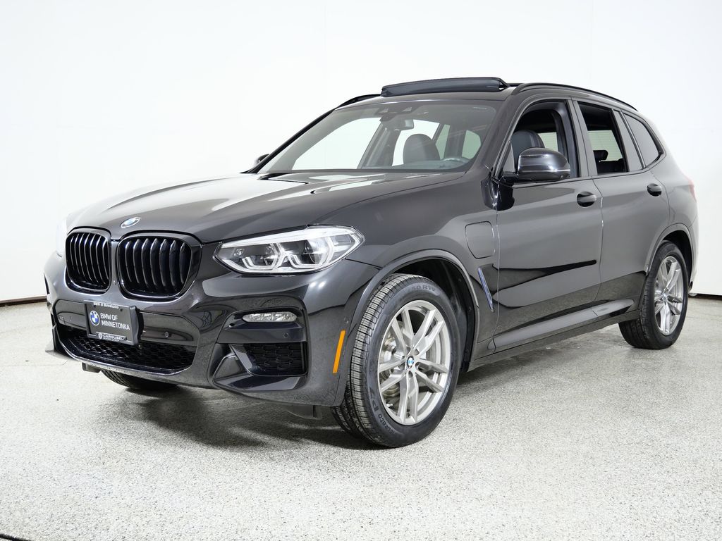 2021 BMW X3 30e's photo