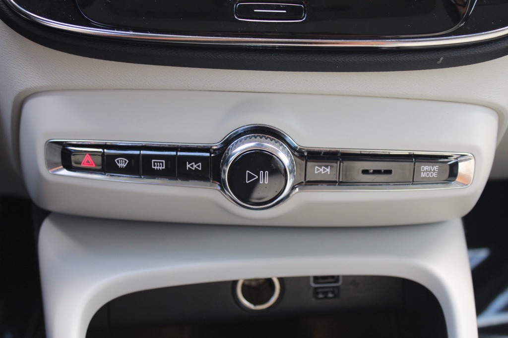 2021 Volvo XC40 T5 AWD Inscription photo 22