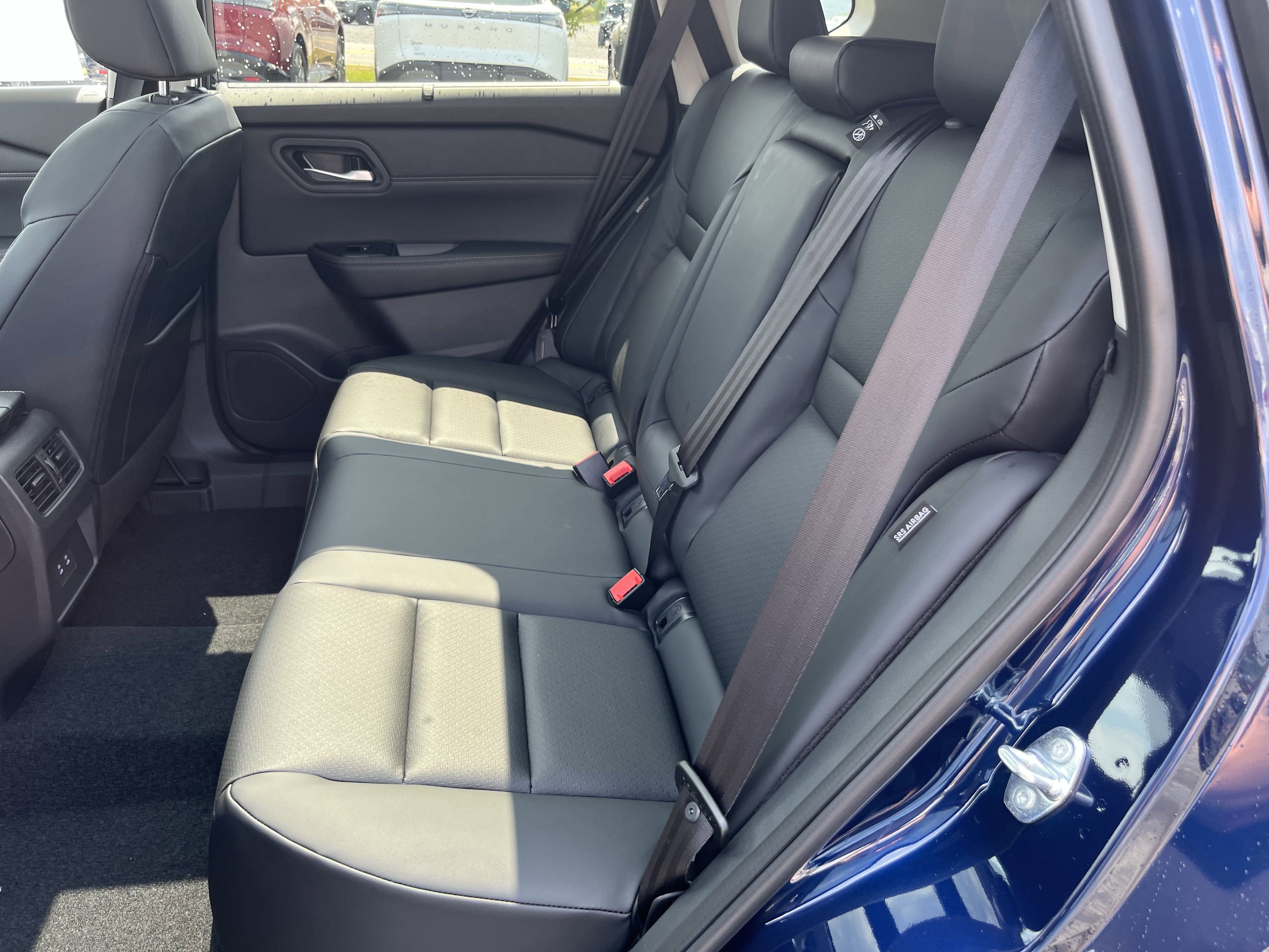 2026 Nissan Rogue SV photo 2