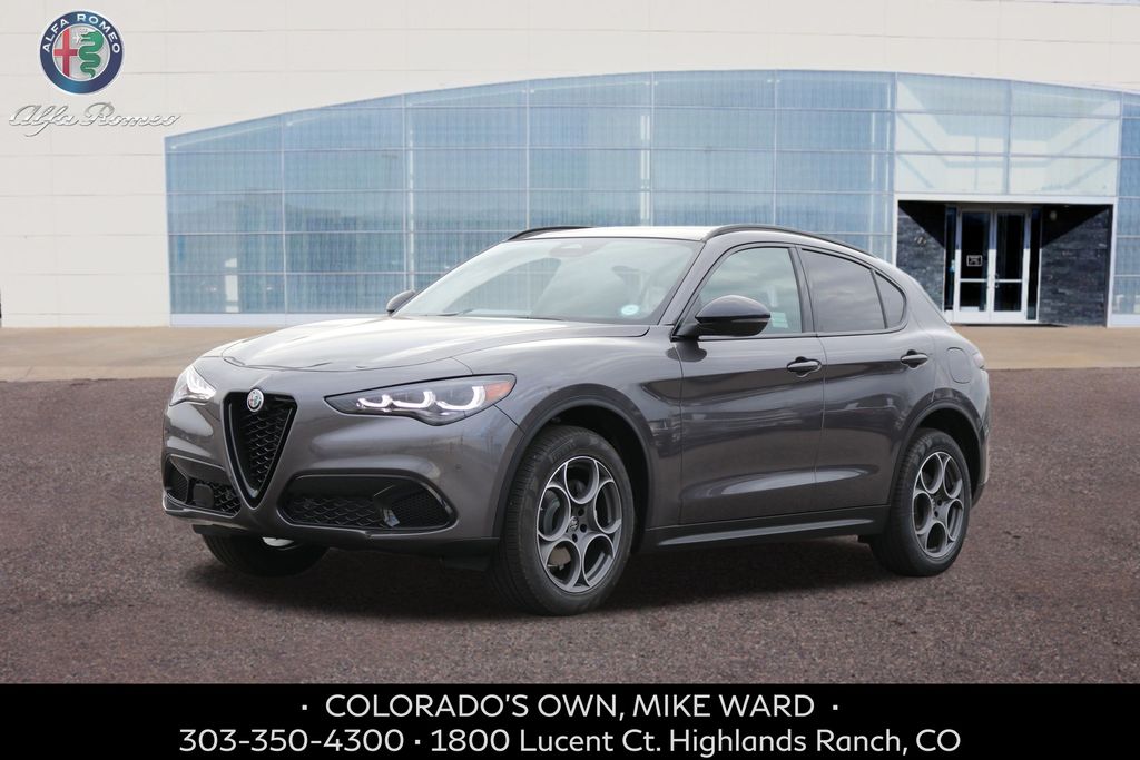 2025 Alfa Romeo Stelvio Base