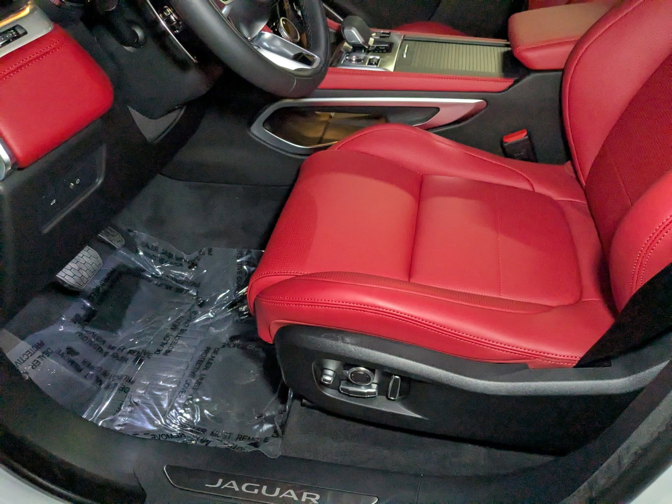 2025 Jaguar F-PACE P400 R-Dynamic S photo 3