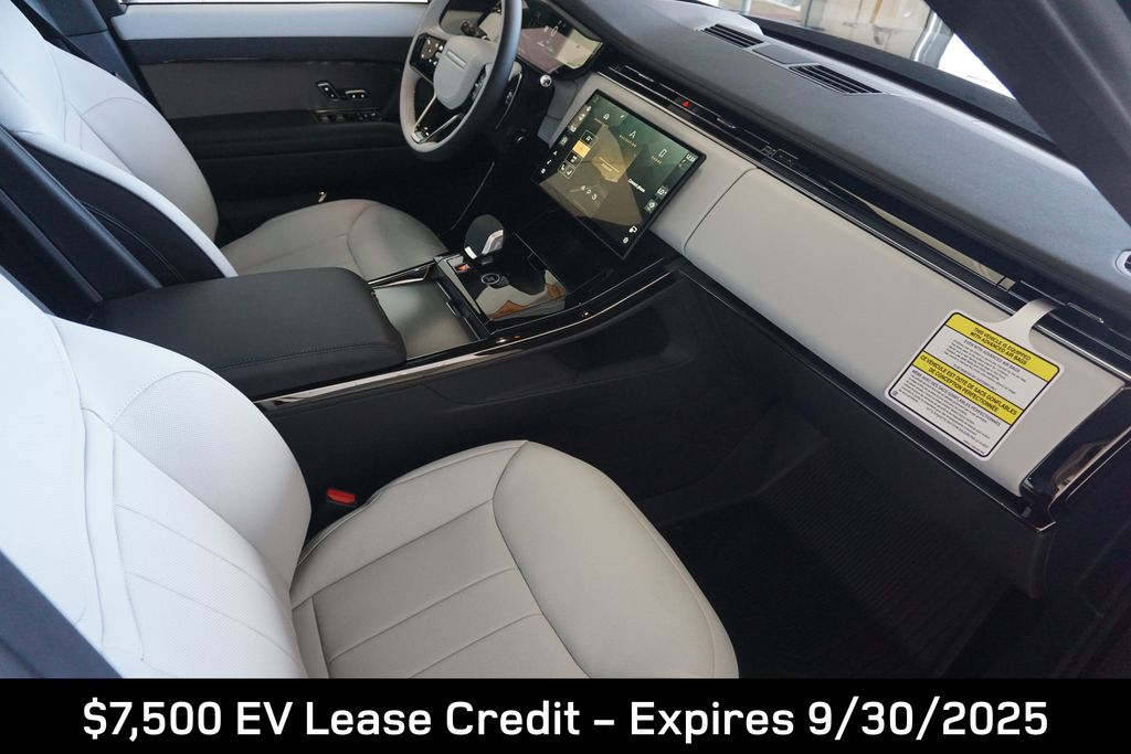 2025 Land Rover Range Rover Sport SE photo 20