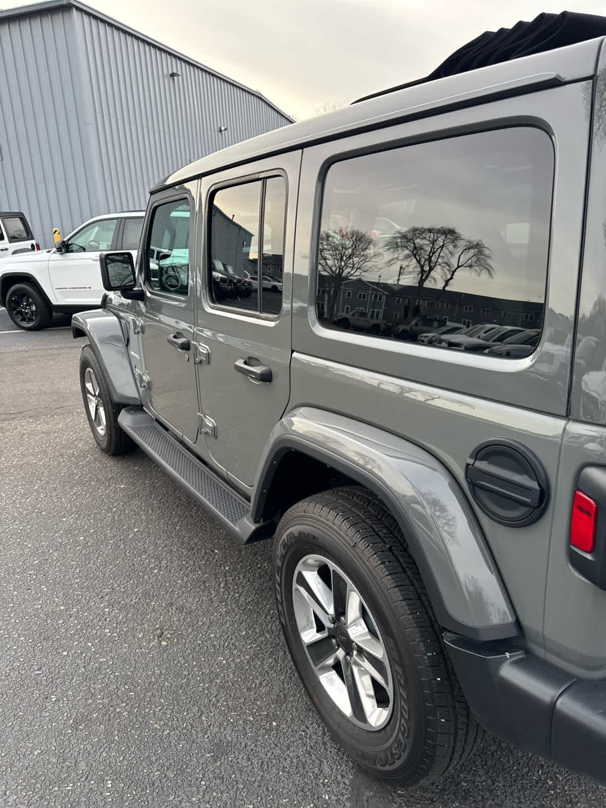 2023 Jeep Wrangler Sahara photo 16