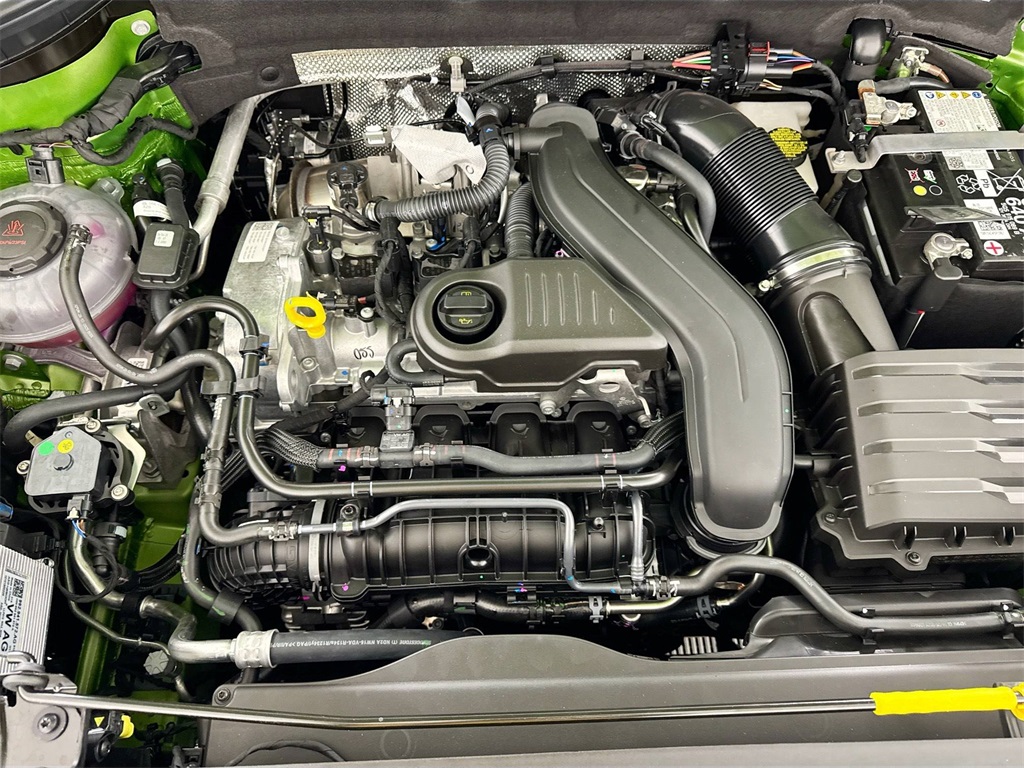 2025 Volkswagen Taos SE photo 19