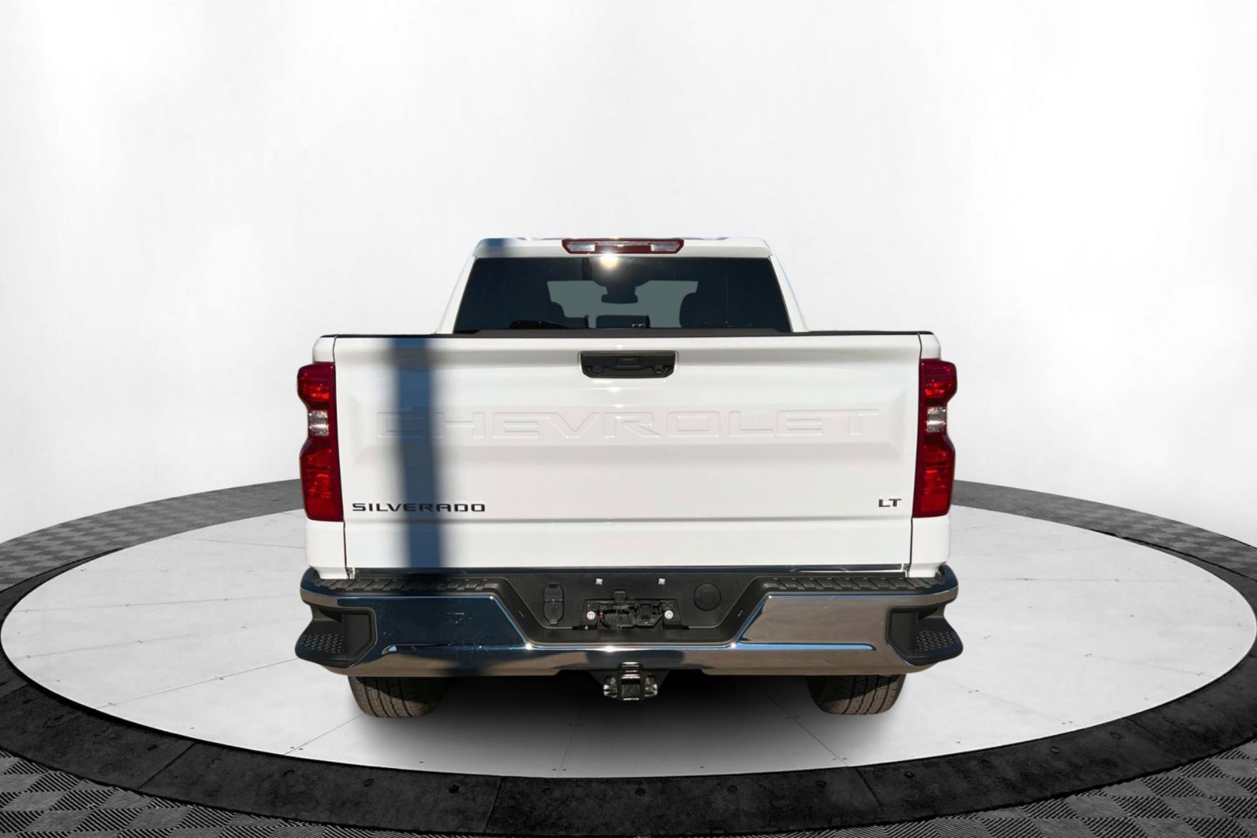 2025 Chevrolet Silverado 1500 LT photo 4