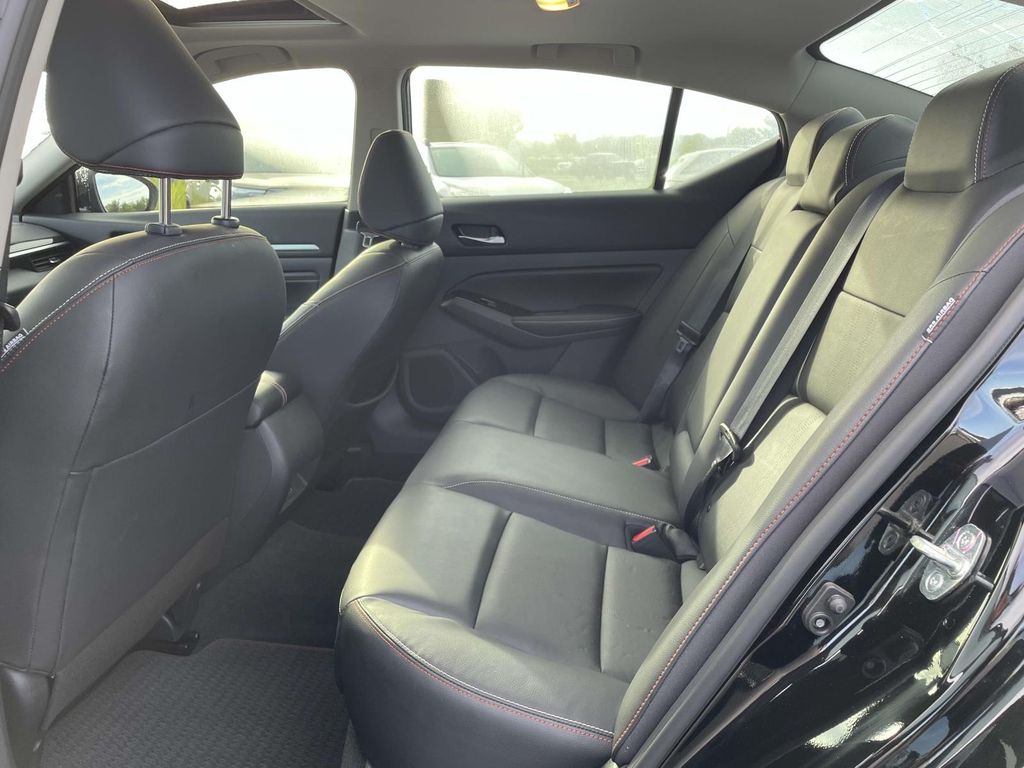 2023 Nissan Altima 2.5 SR photo 3