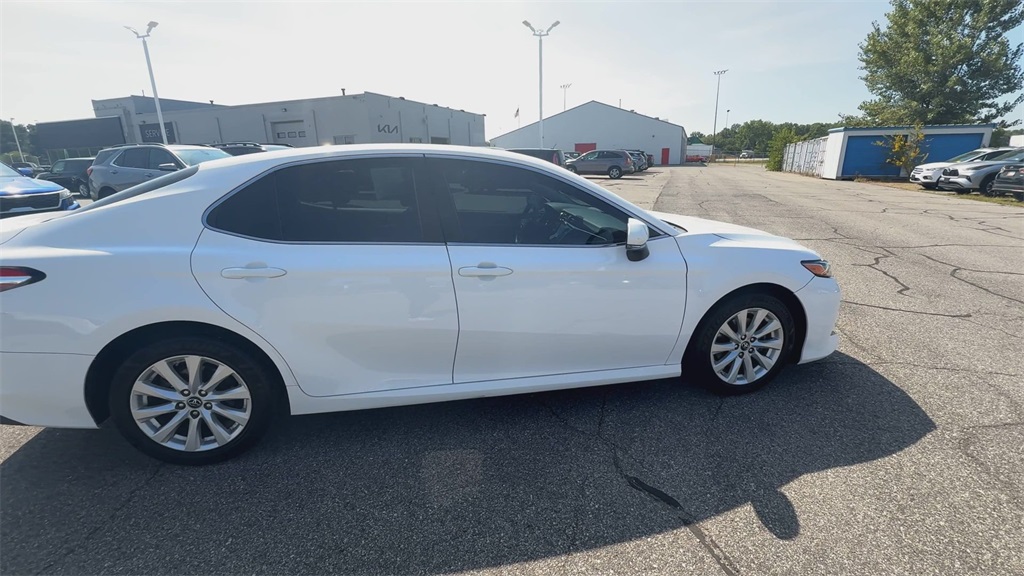 2018 Toyota Camry LE photo 9