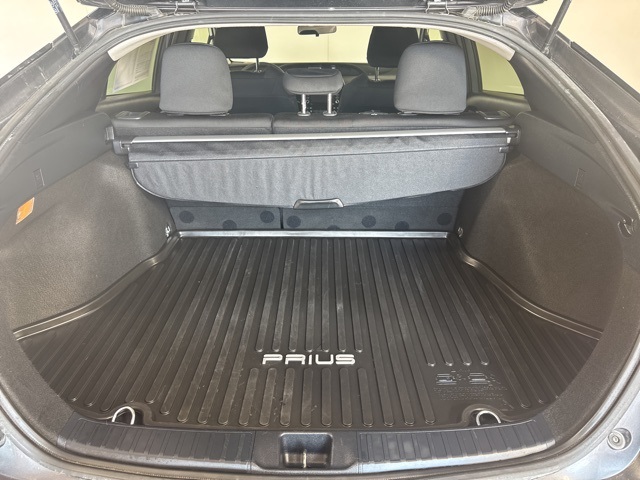 2022 Toyota Prius L photo 18