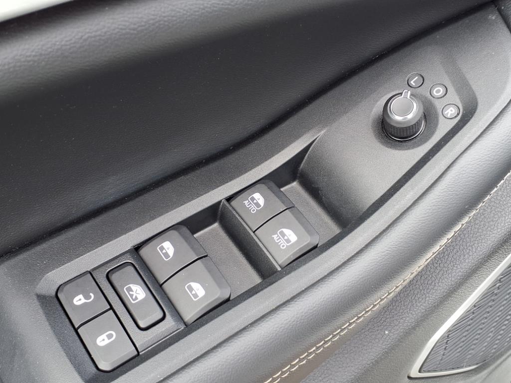 2023 Jeep Cherokee Base photo 18