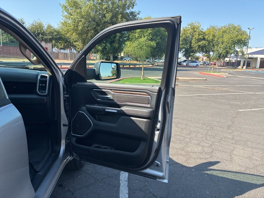 2019 Ram 1500 Laramie photo 24