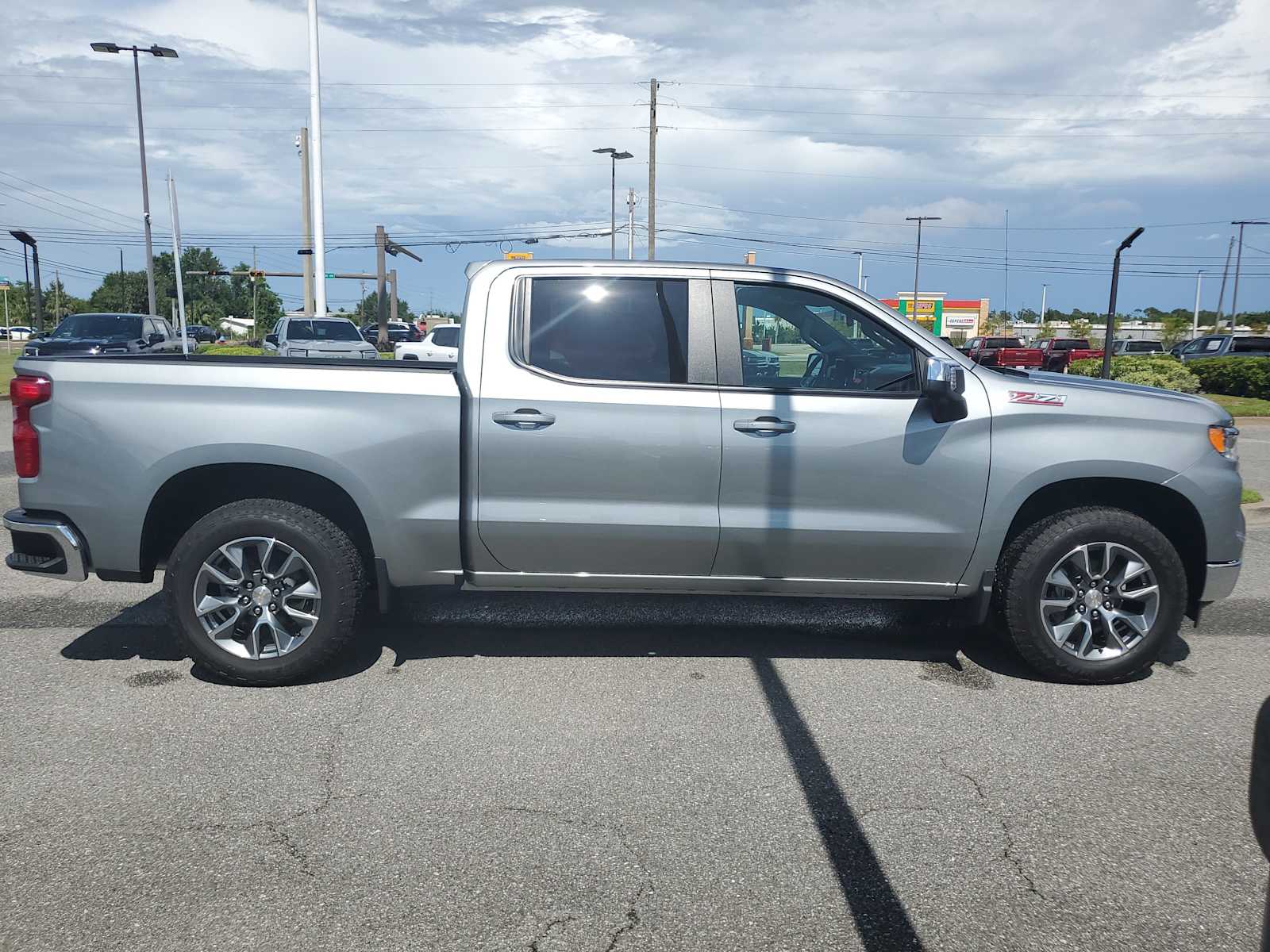 2025 Chevrolet Silverado 1500 LT photo 3