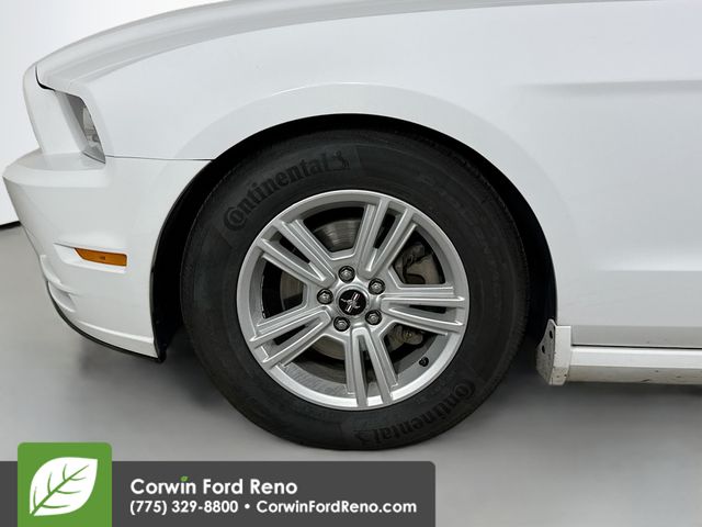 2014 Ford Mustang V6 photo 25