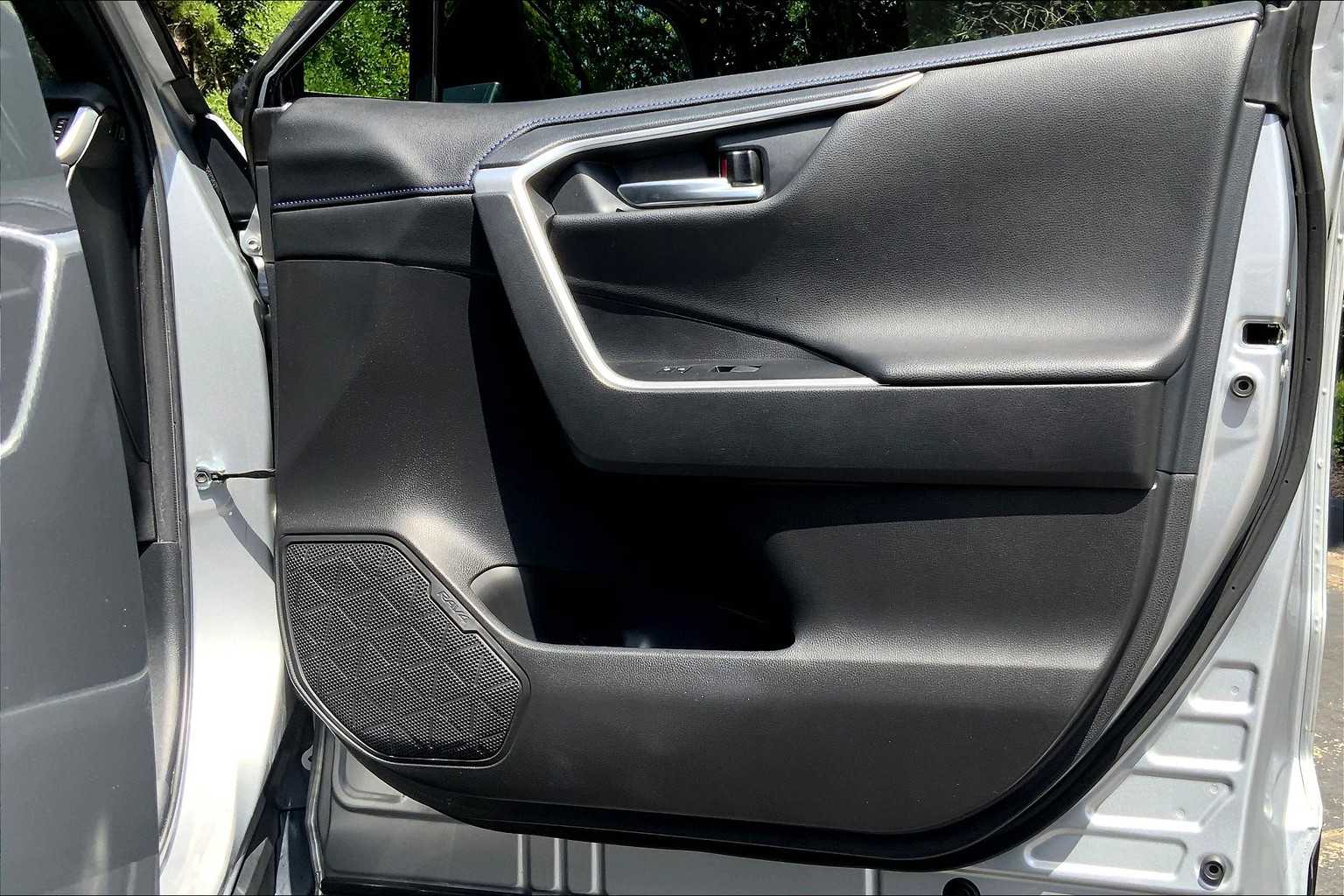 2021 Toyota RAV4 Hybrid XSE photo 17