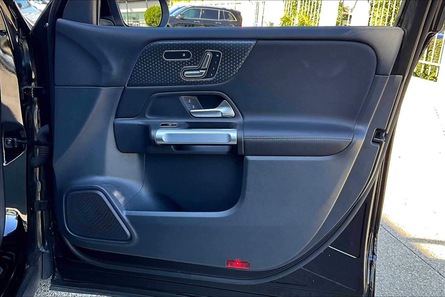 2024 Mercedes Benz GLB 250 photo 22