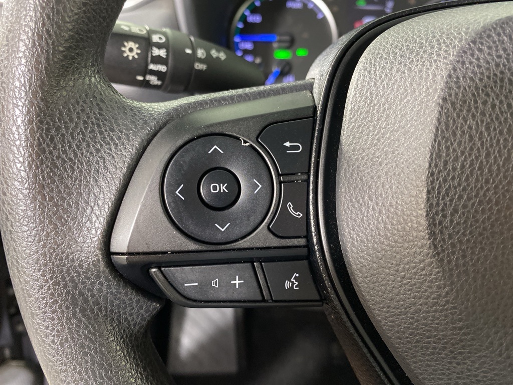 2020 Toyota RAV4 Hybrid XLE photo 6