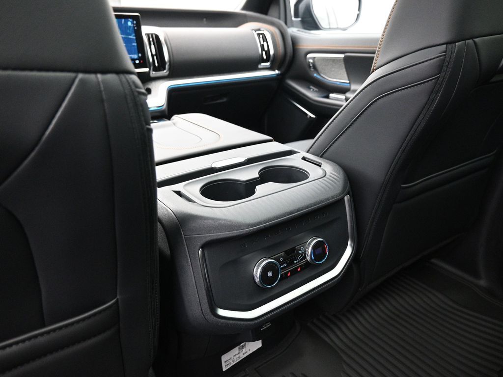 2025 Ford Expedition photo 18