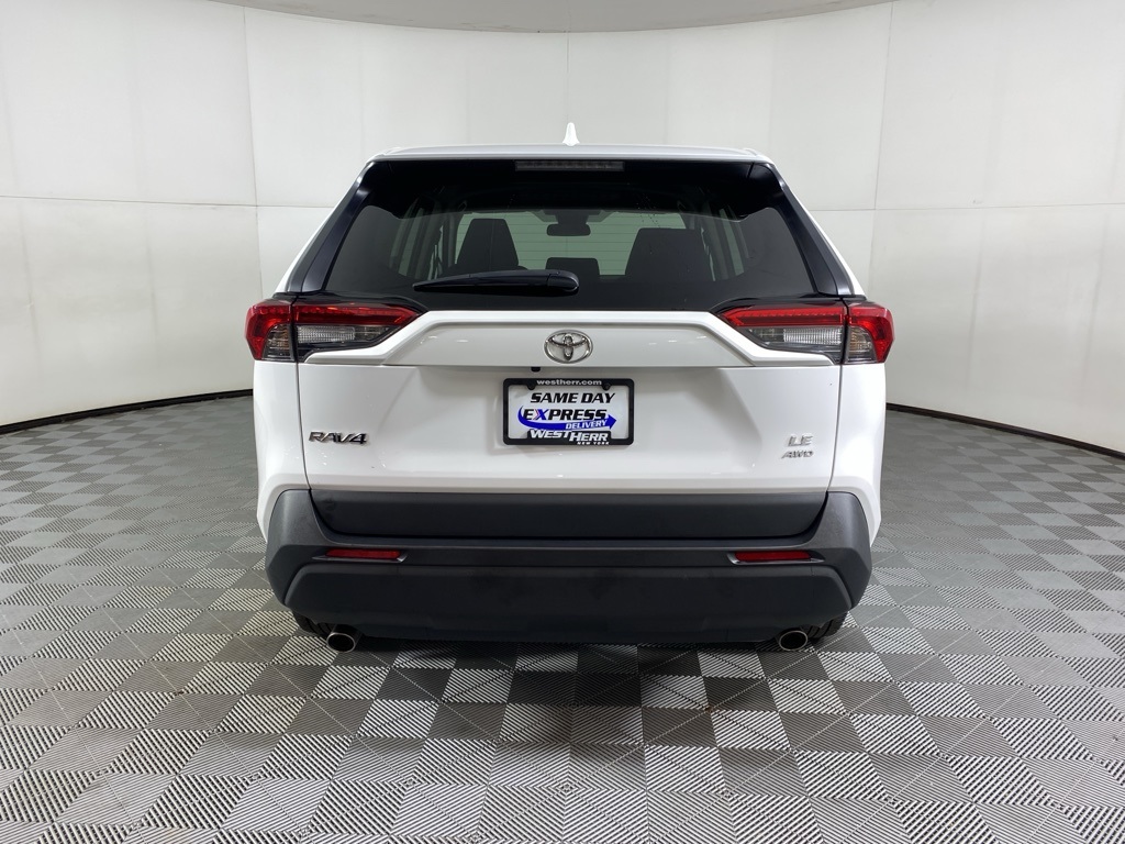 2022 Toyota RAV4 LE photo 18