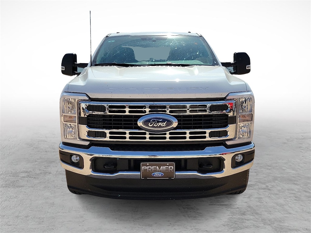 2025 Ford F-350 photo 3