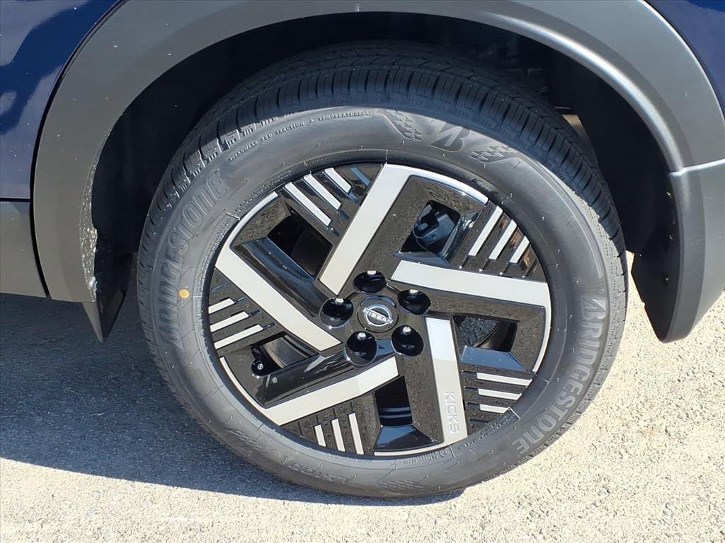 2026 Nissan Kicks SV photo 4