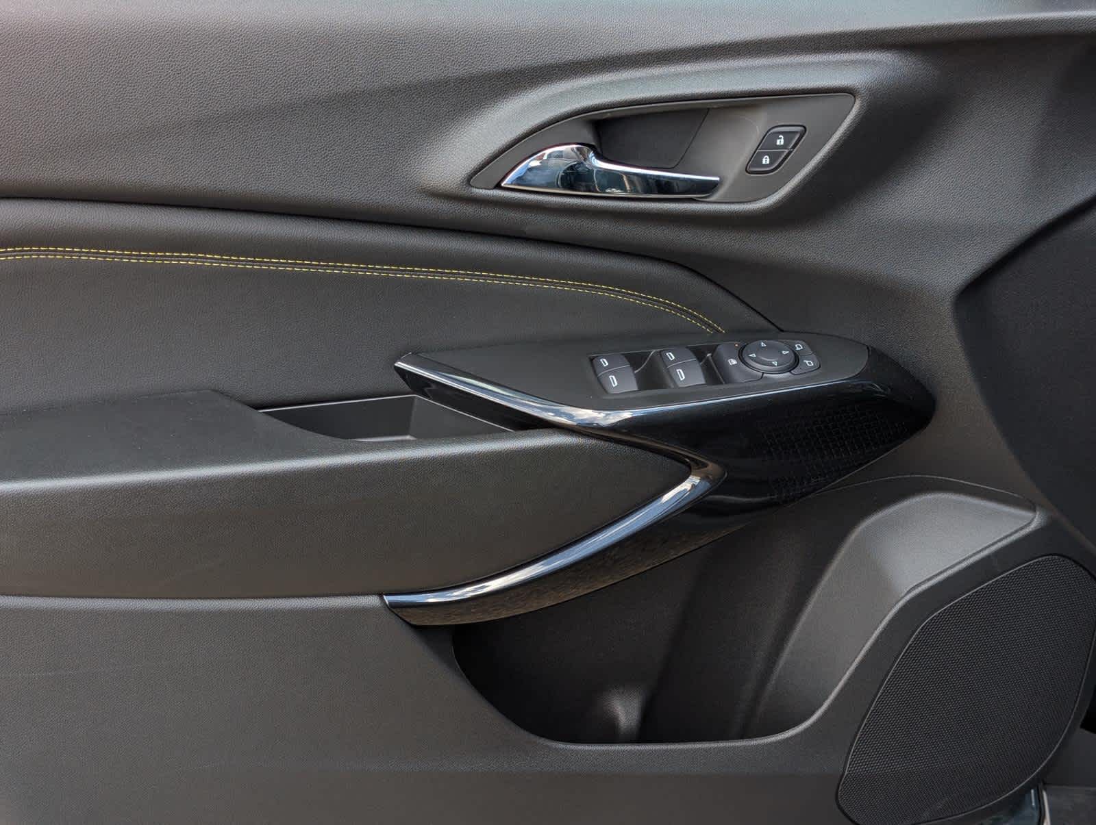 2025 Chevrolet Trax LT photo 11