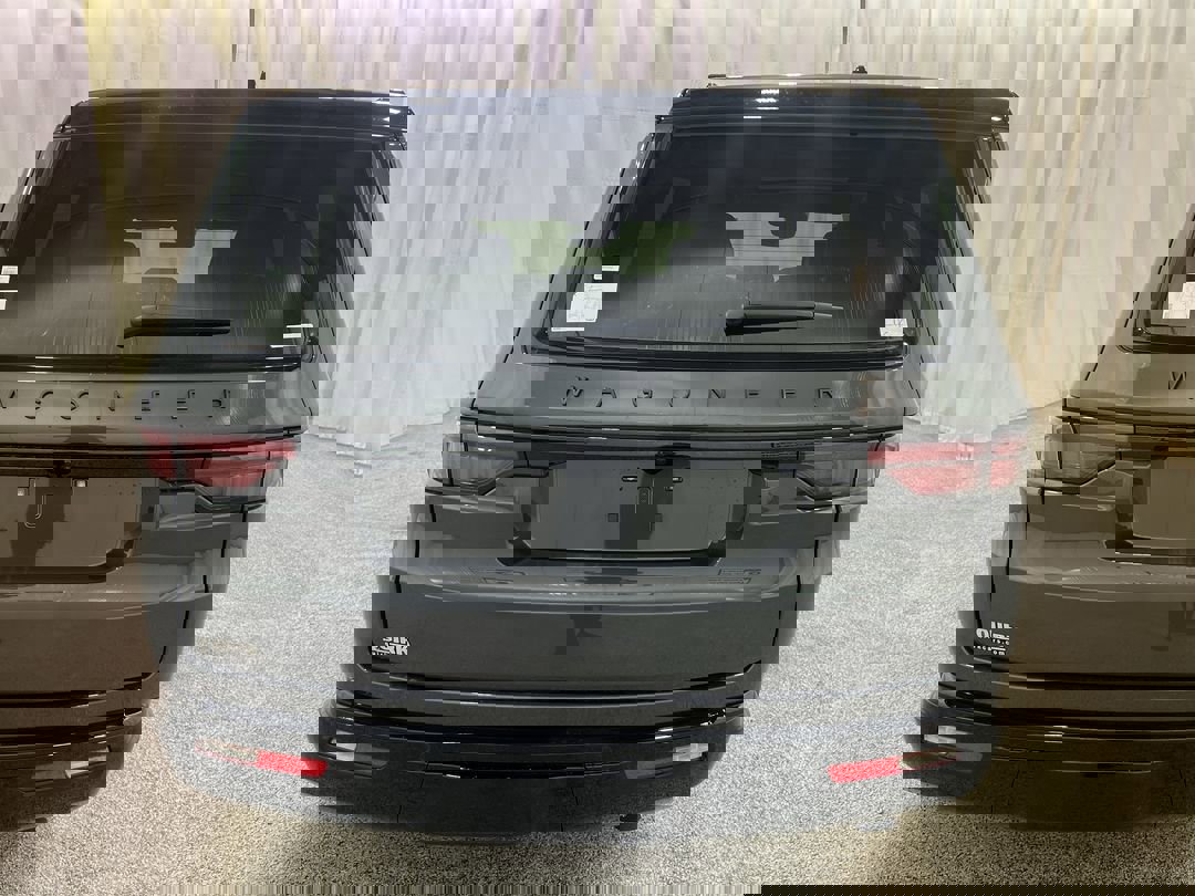 2025 Jeep Wagoneer Series II Overland photo 3