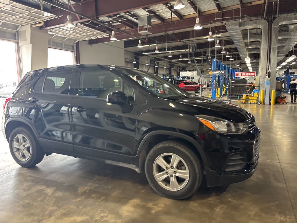 2022 Chevrolet Trax LS photo 4