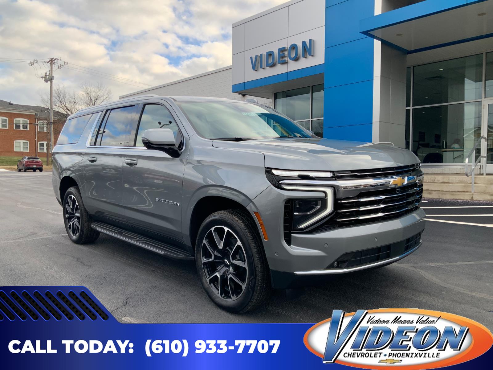 2026 Chevrolet Suburban LT's photo