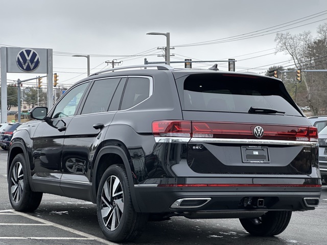2025 Volkswagen Atlas SEL photo 2
