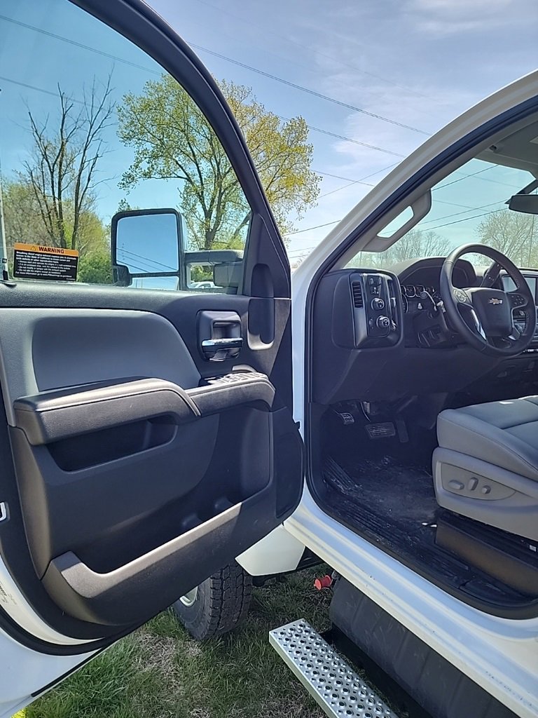 2024 Chevrolet Silverado 6500HD Work Truck photo 9