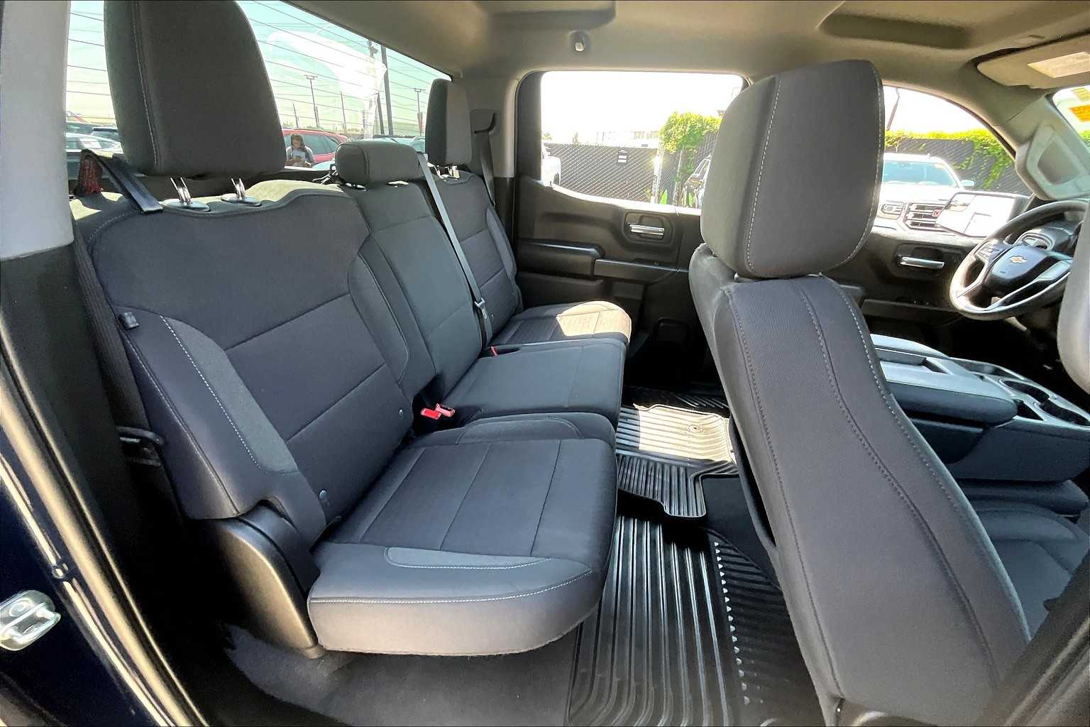 2023 Chevrolet Silverado 1500 Custom photo 17
