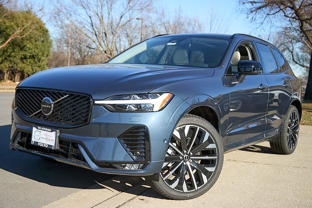 2026 VOLVO XC60 - Image 1