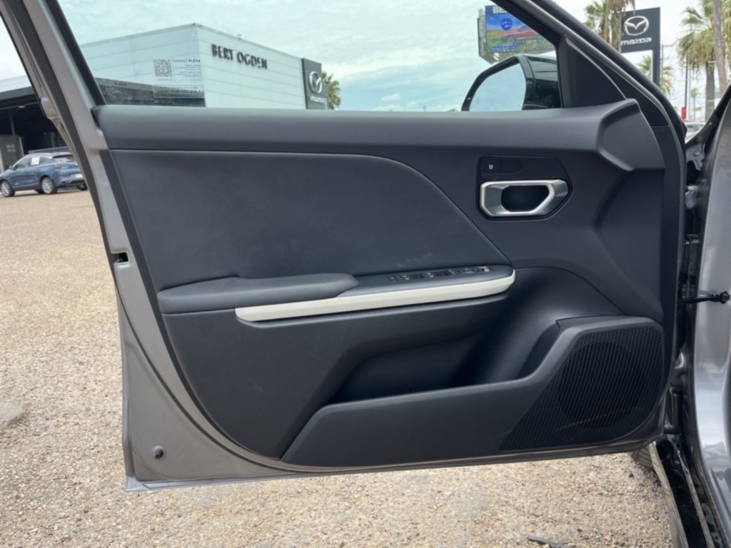 2025 Kia K4 GT-Line photo 12