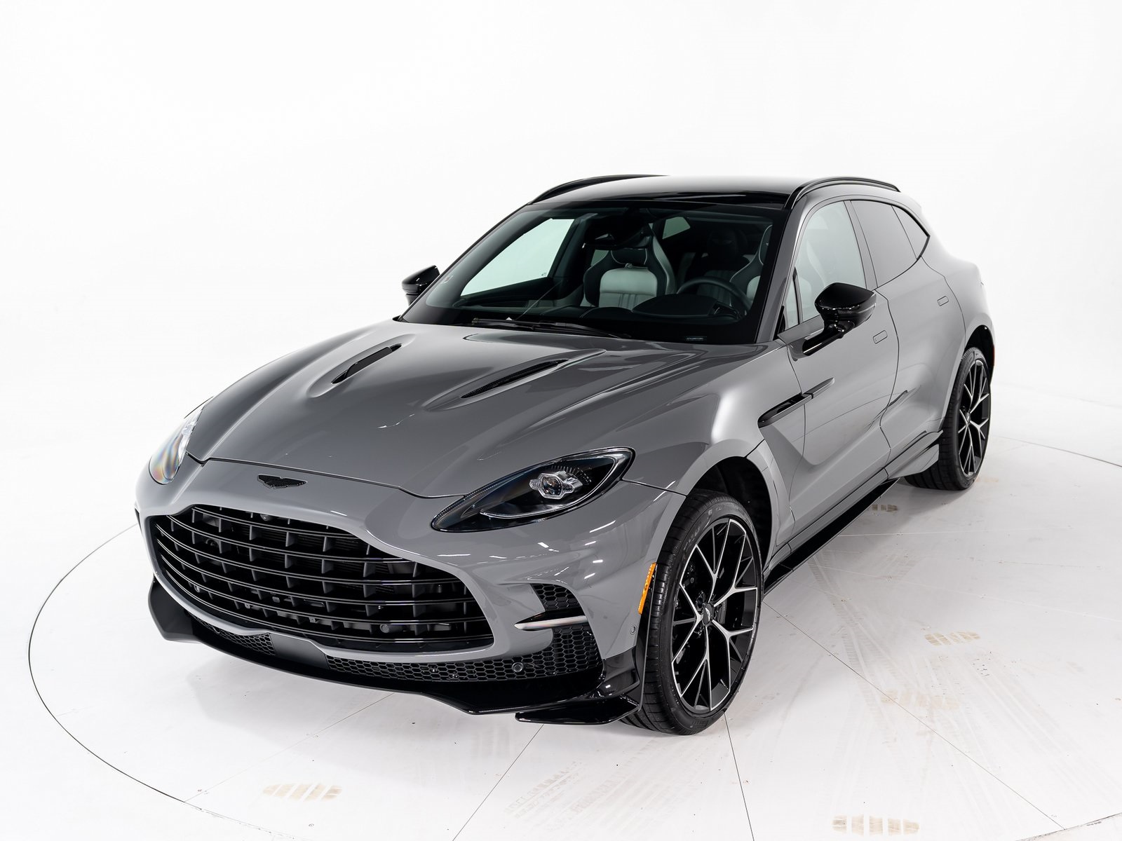 2025 Aston Martin DBX