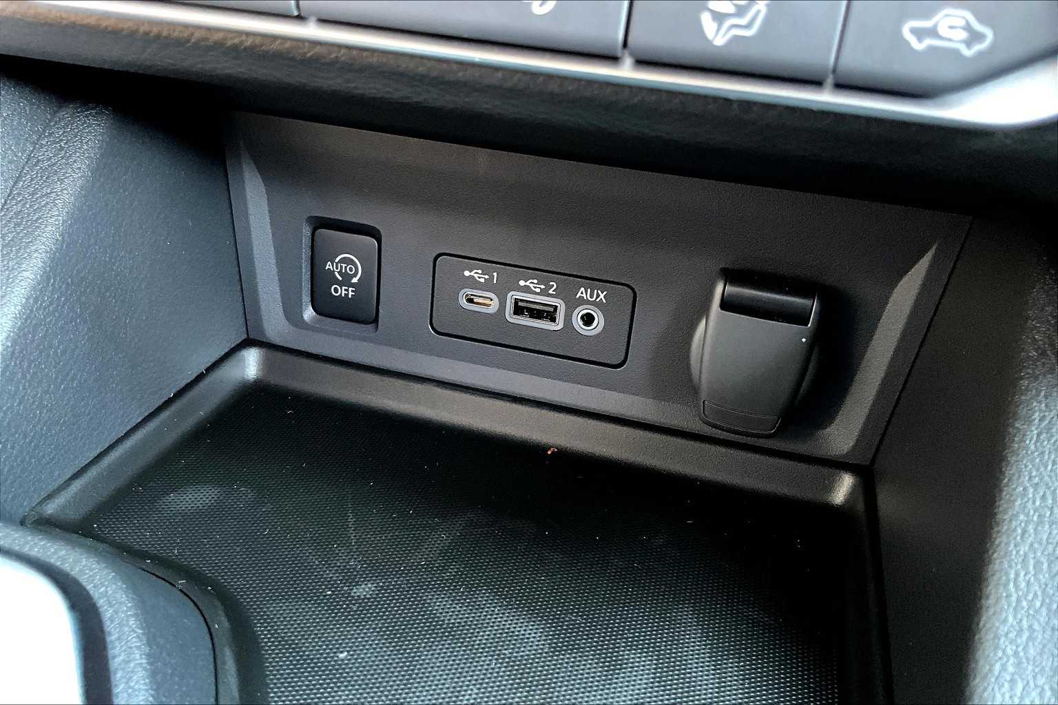 2025 Nissan Sentra SV photo 18