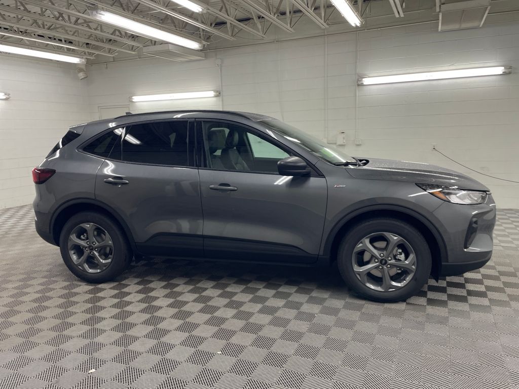 2026 Ford Escape ST-Line photo 2