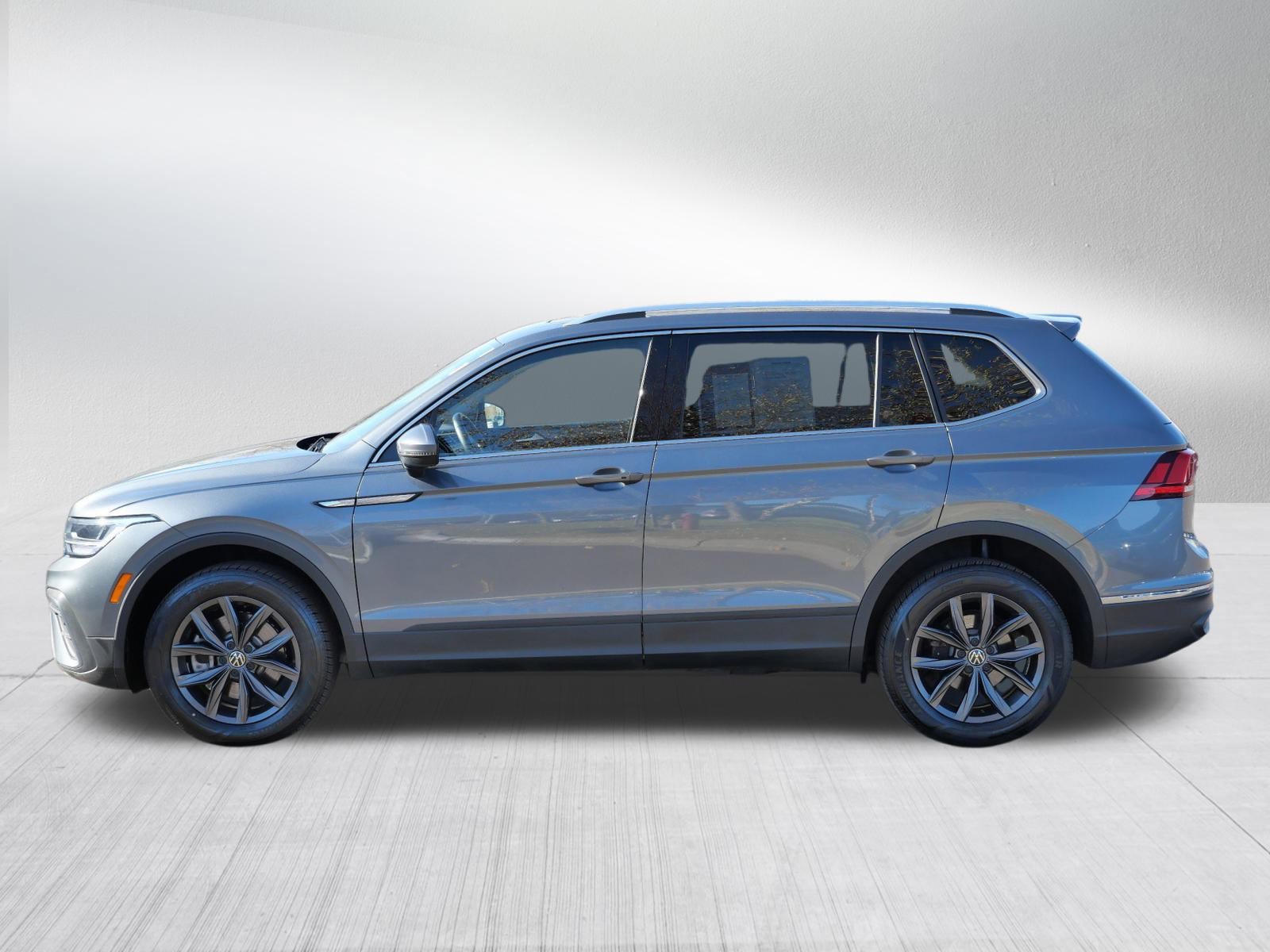2022 Volkswagen Tiguan SE photo 4