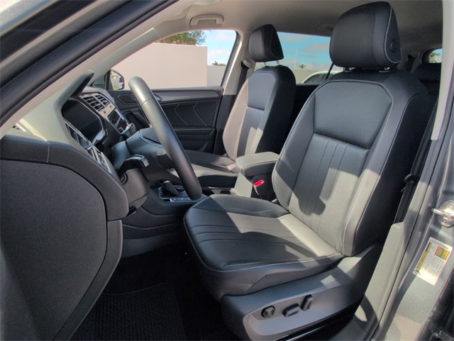 2023 Volkswagen Tiguan SE photo 5