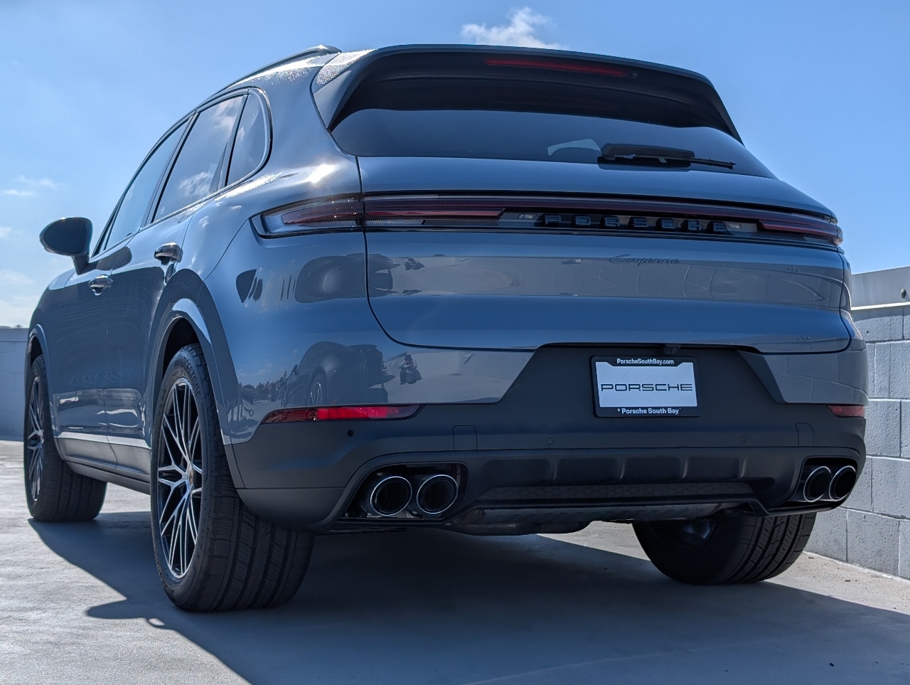 2025 Porsche Cayenne photo 3