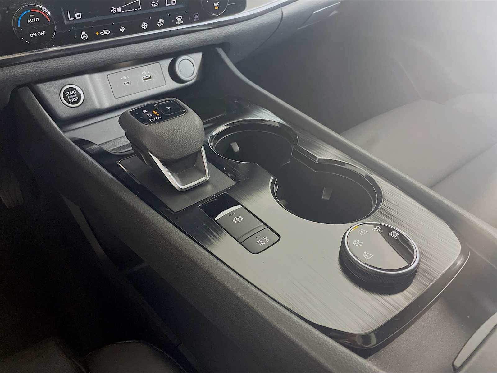 2022 Nissan Rogue SV photo 14