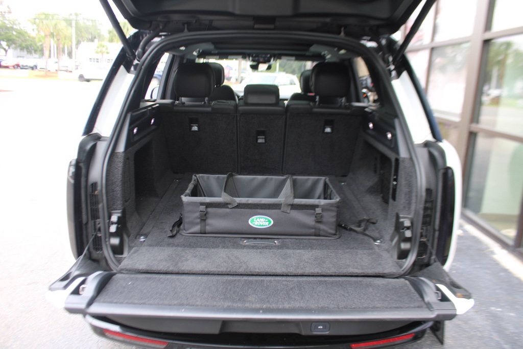 2023 Land Rover Range Rover SE photo 33
