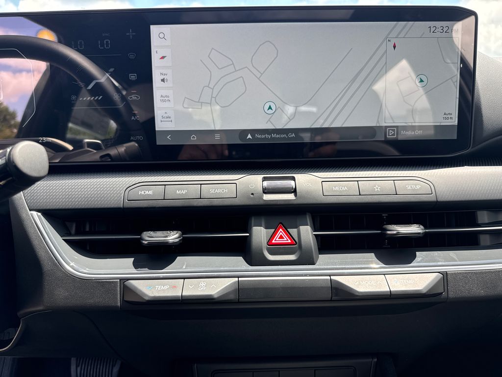 2025 Kia K4 GT-Line photo 26