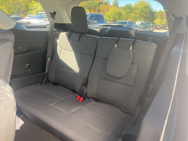 2025 Ford Explorer photo 4