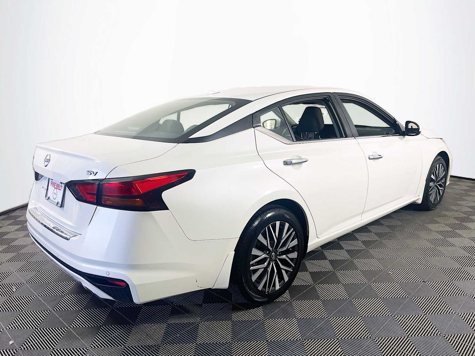 2023 Nissan Altima 2.5 SV photo 4
