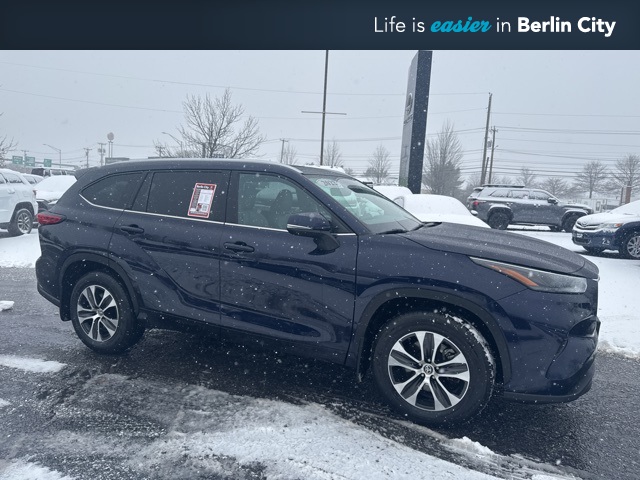 2022 Toyota Highlander XLE's photo