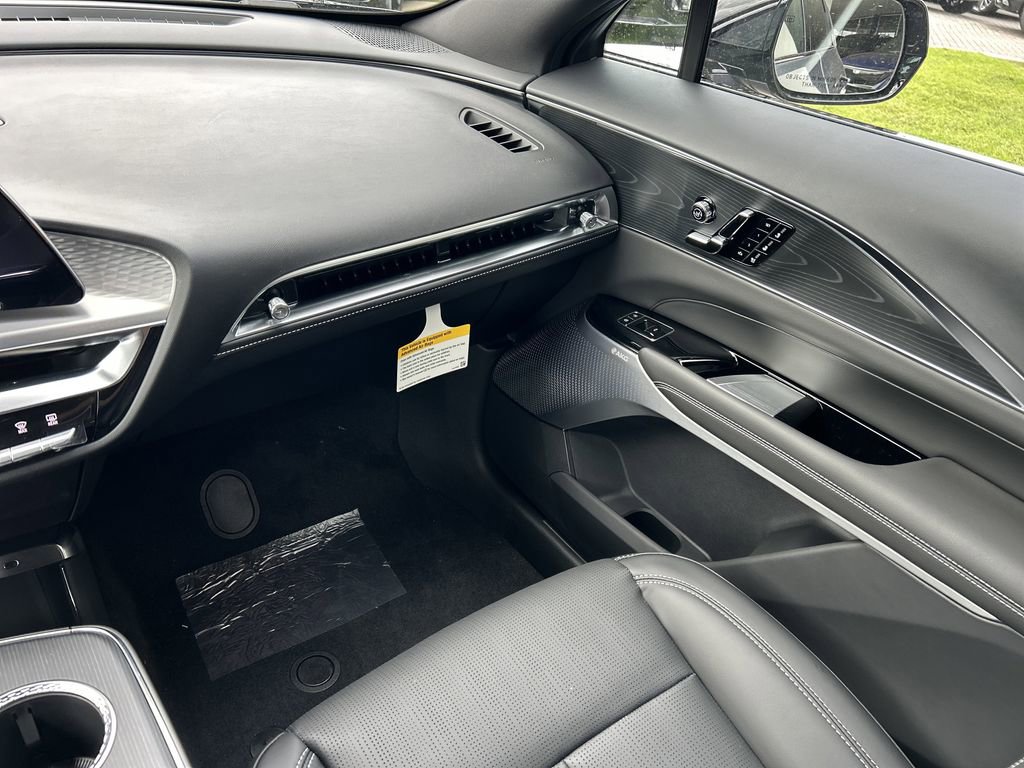 2026 Cadillac Lyriq Luxury photo 17