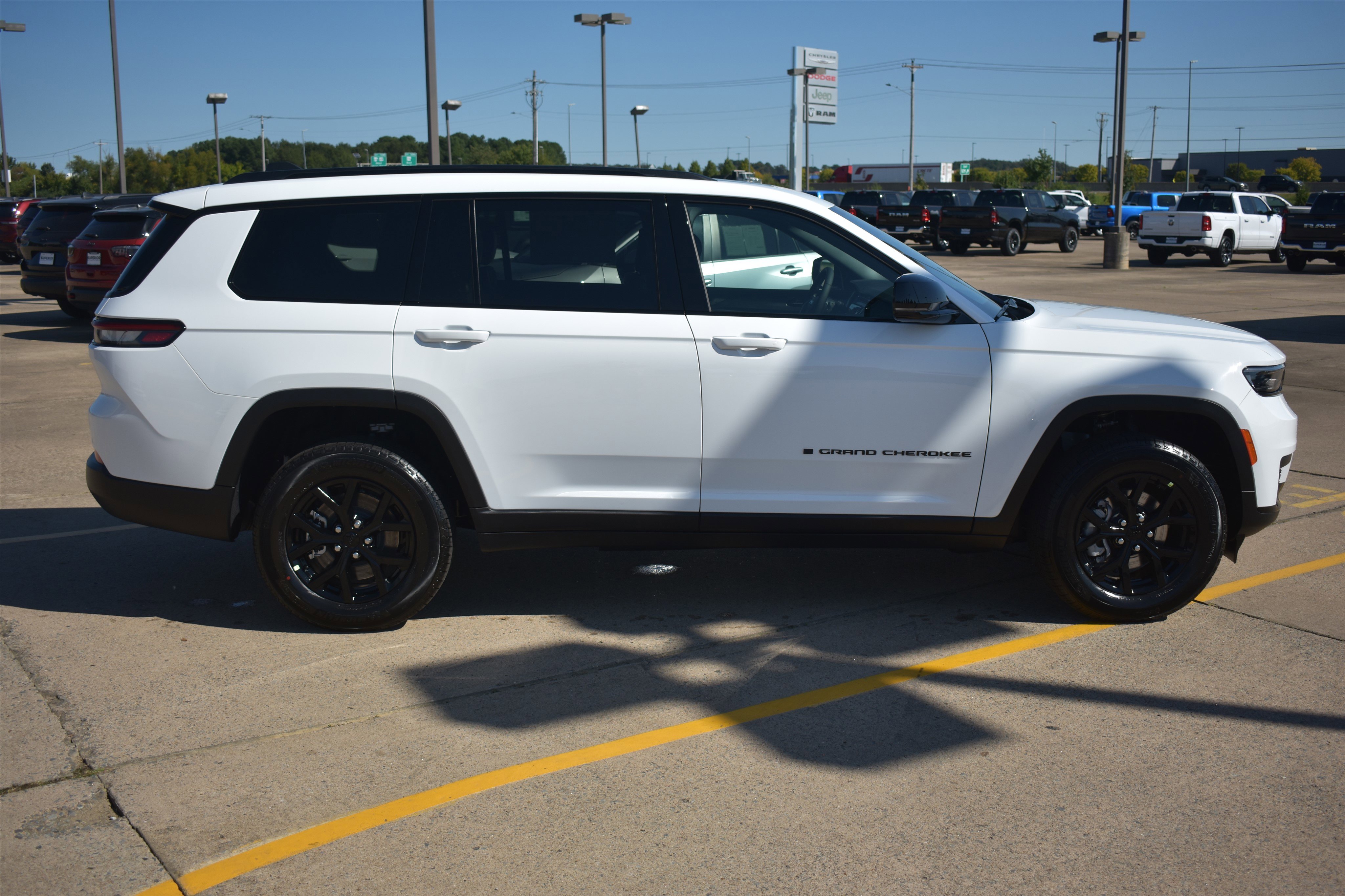 2025 Jeep Grand Cherokee Altitude X photo 3