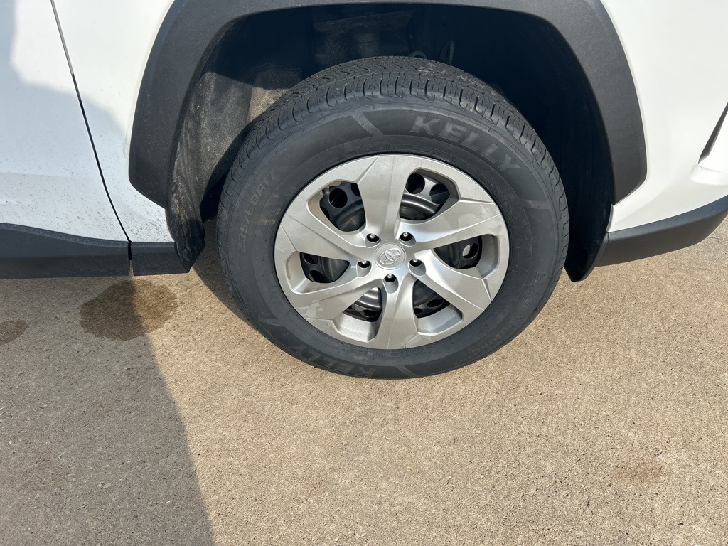 2021 Toyota RAV4 LE photo 29