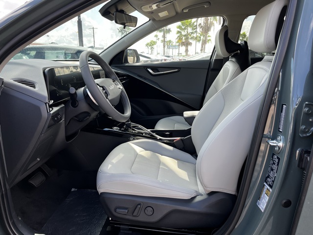 2025 Kia Niro EX photo 12