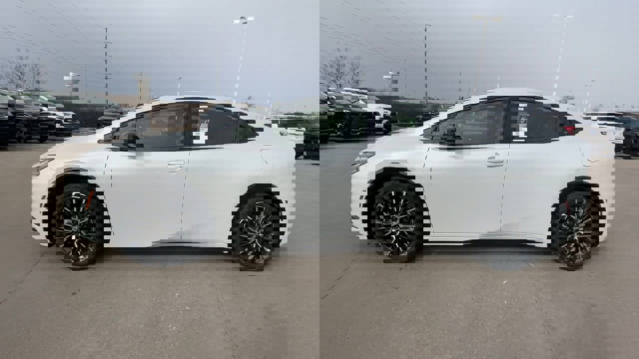 2025 Toyota Prius XLE photo 5