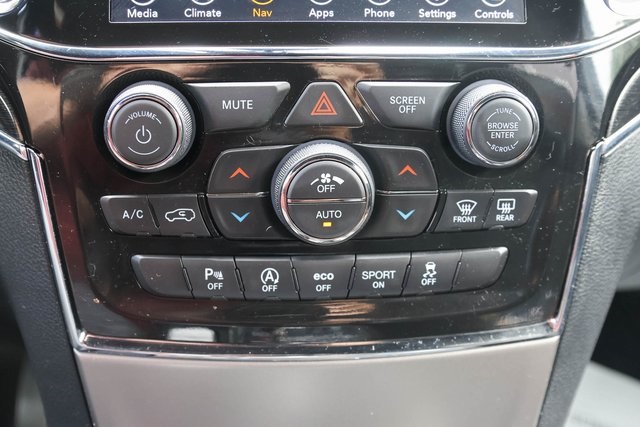 Used 2021 Silver Jeep Trailhawk image 27